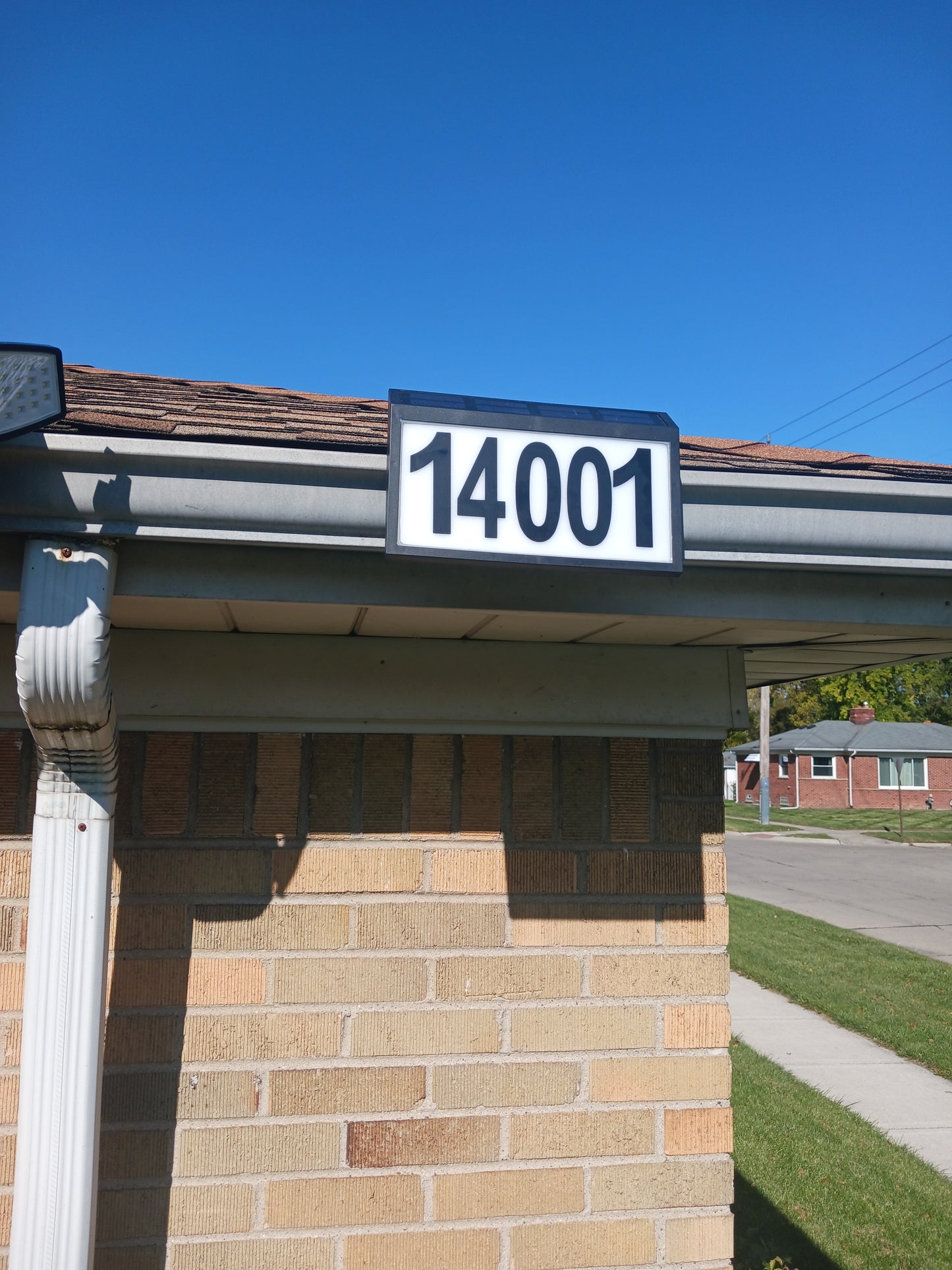 Tool-Free Gutter-Mounted Solar LED Address Sign