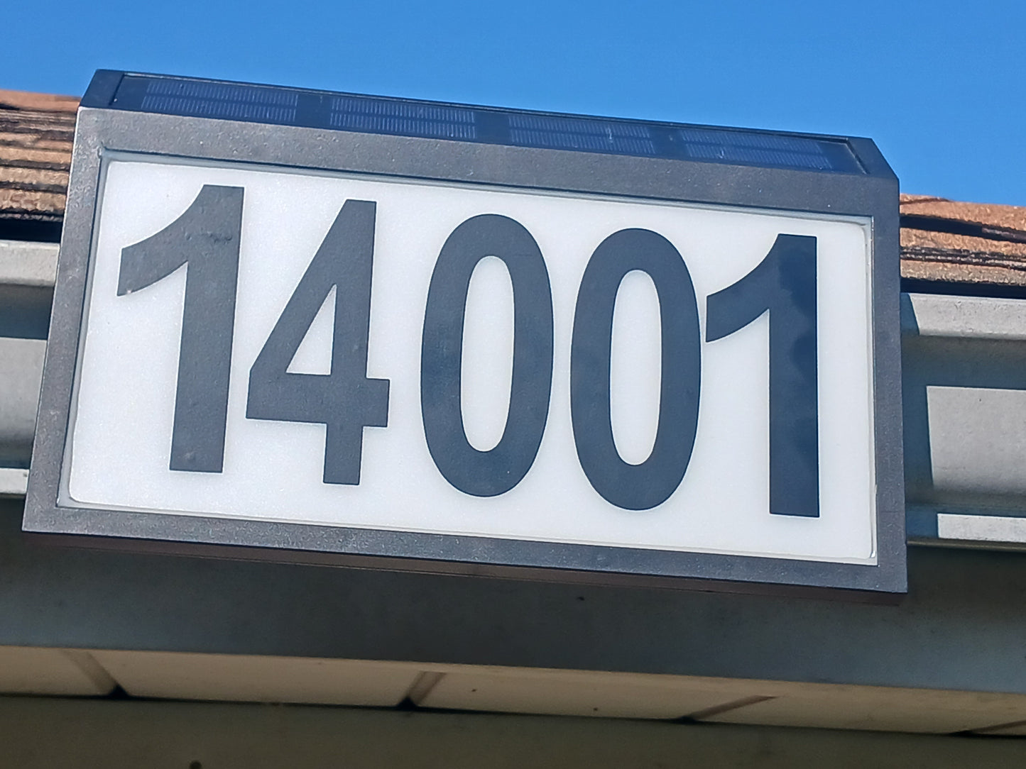Tool-Free Gutter-Mounted Solar LED Address Sign